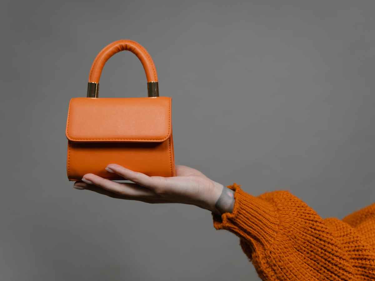 The Leather Company’s 8 Card Zip Purse is Indeed&nbsp;Marvelous